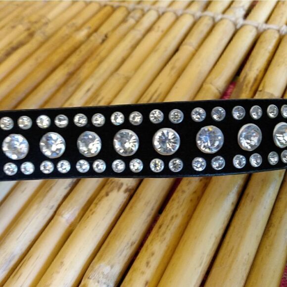 NWOT Black Suede Large Diamond Rhinestones Intricate Silver Embellished Buckle M - Picture 13 of 15